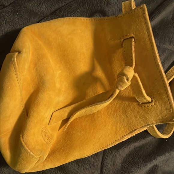 Mustard yellow espirit  small purse. Excellent condition. - Picture 4 of 4